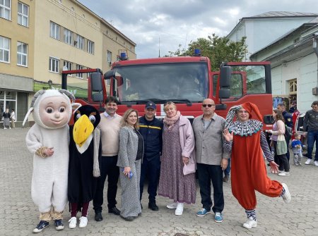 Стережися червоного півня!": закарпатські лялькарі показали прем'єру вистави про пожежну безпеку Стережися червоного півня!": закарпатські лялькарі показали прем'єру вистави про пожежну безпеку